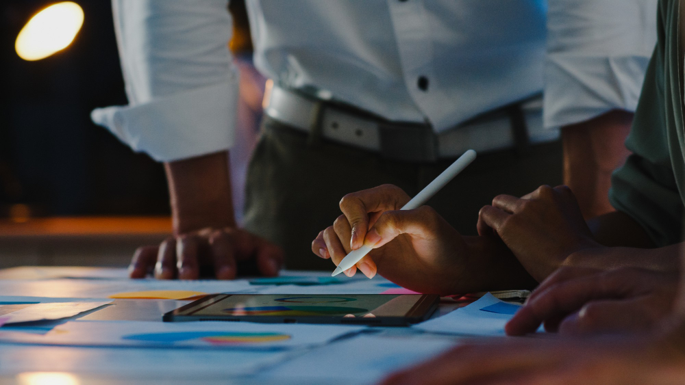 Comparação: Agência de Marketing Digital ou Freelancer? O Que Escolher em 2026?